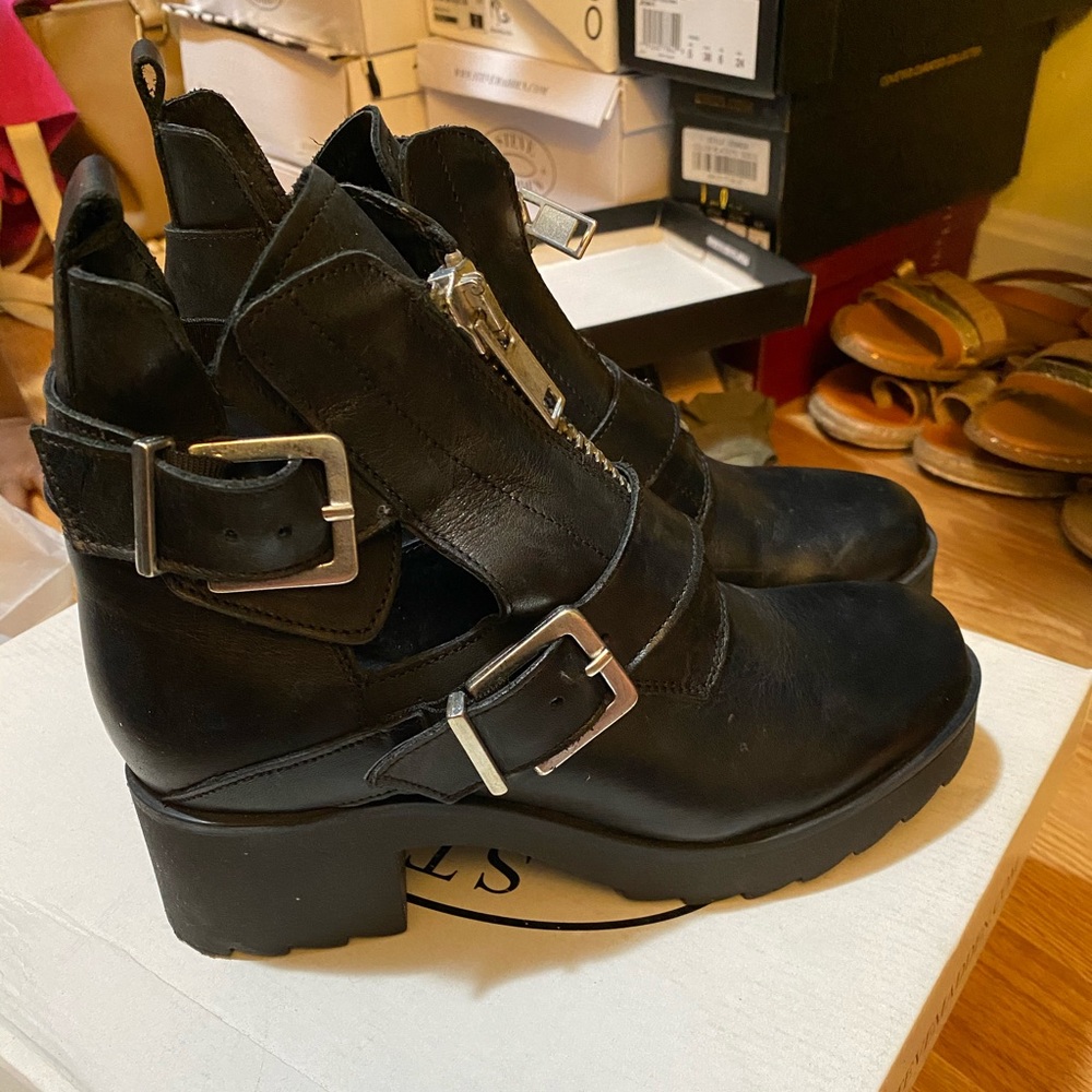 Shoes - Picture 2 of 3